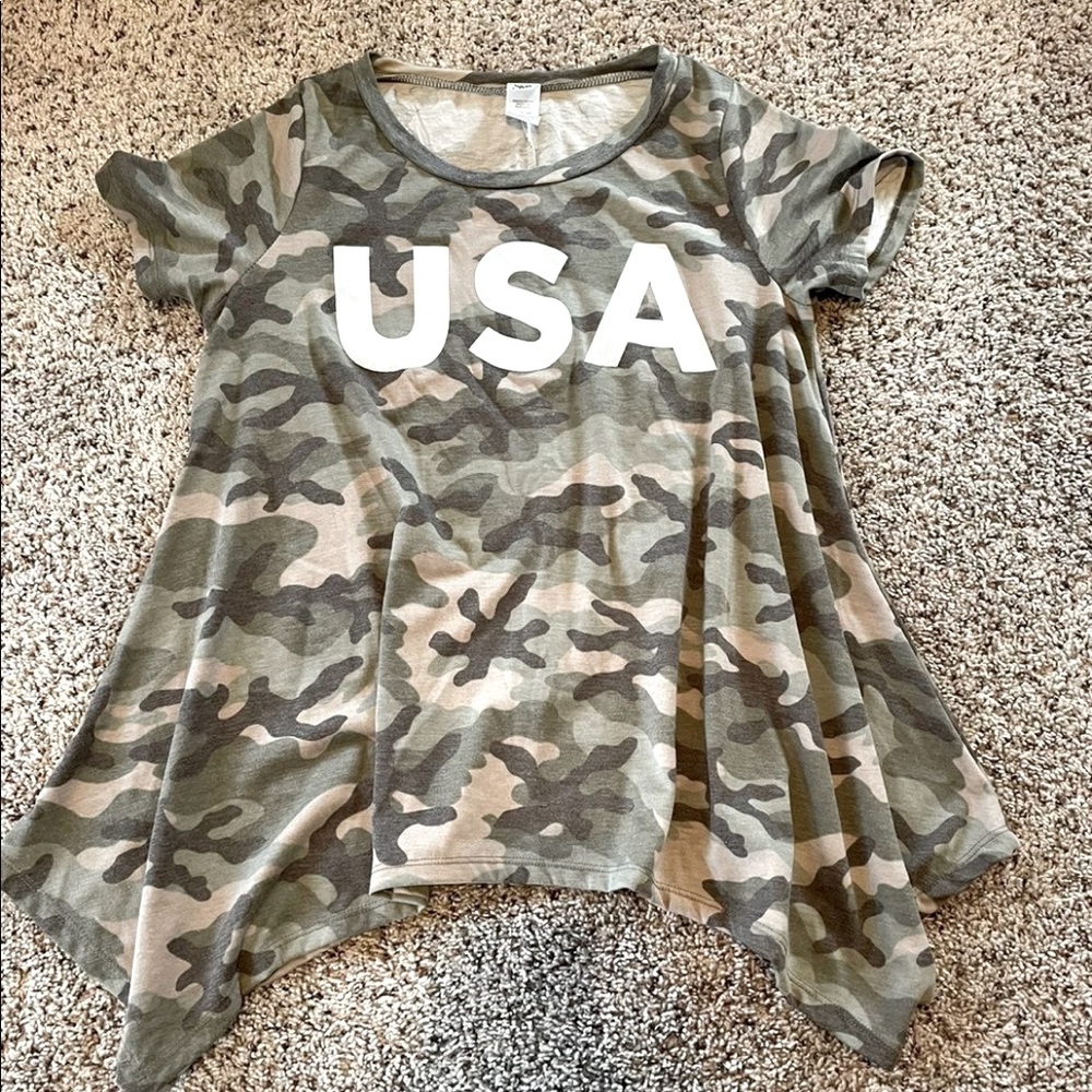 Small short sleeve camo shirt (S)